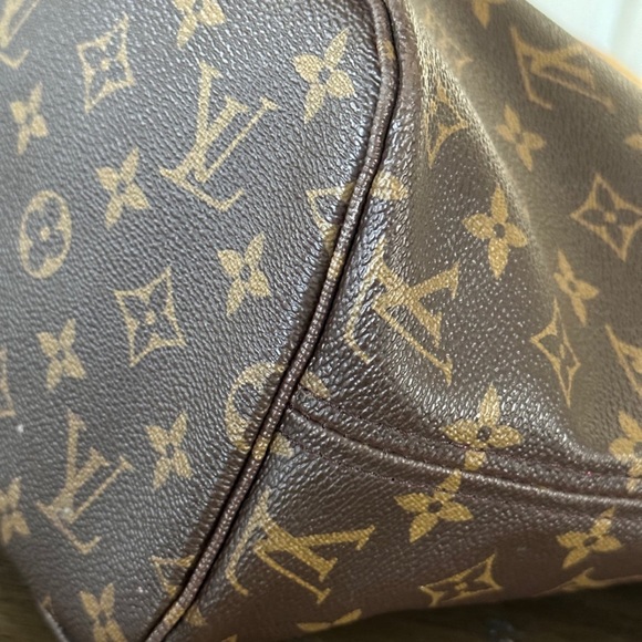 Louis Vuitton Neverfull MM - Picture 5 of 13